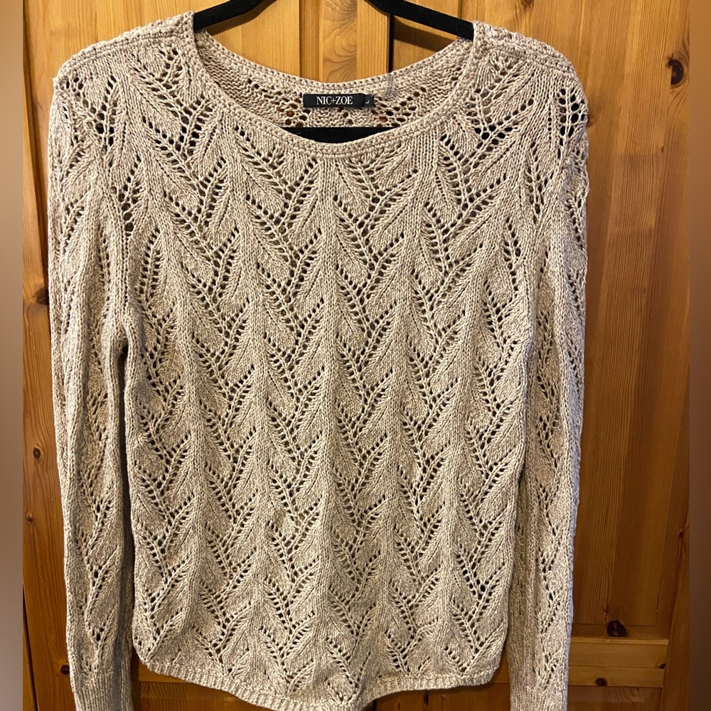 Beautiful and soft Nic+Zoe fitted sweater  Oatmeal L